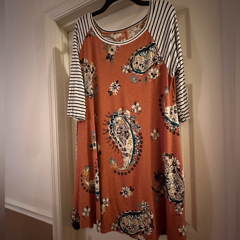 Lightly worn dress. Very stretchy!